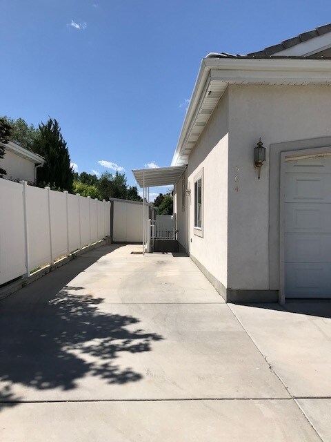 Building Photo - 562 E 720 N