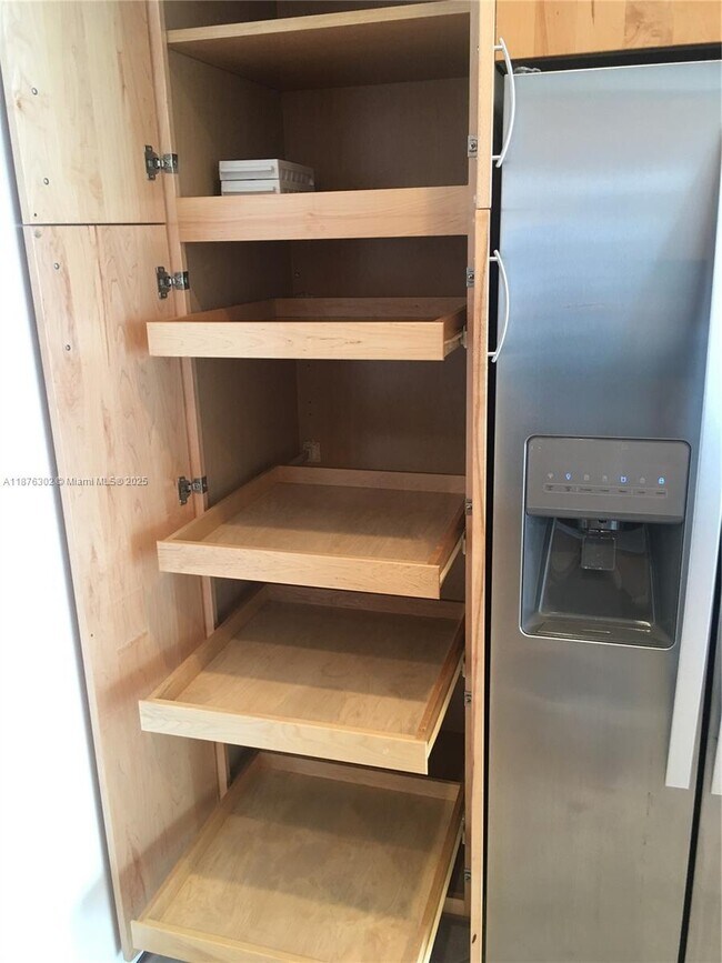 Building Photo - 1408 Brickell Bay Dr