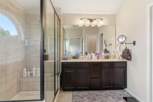 Building Photo - 2409 Muzzie Ln