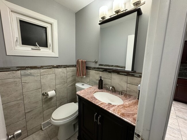 Building Photo - 9 E Judith Ann Dr