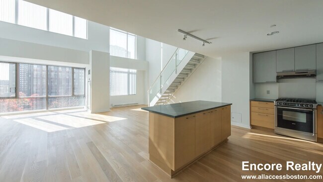 Building Photo - 285 Third St. Unit 601