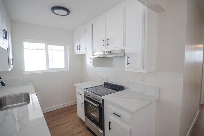 Primary Photo - 825 W 167th St