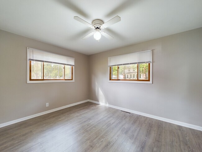 Building Photo - 112 Brady Ln