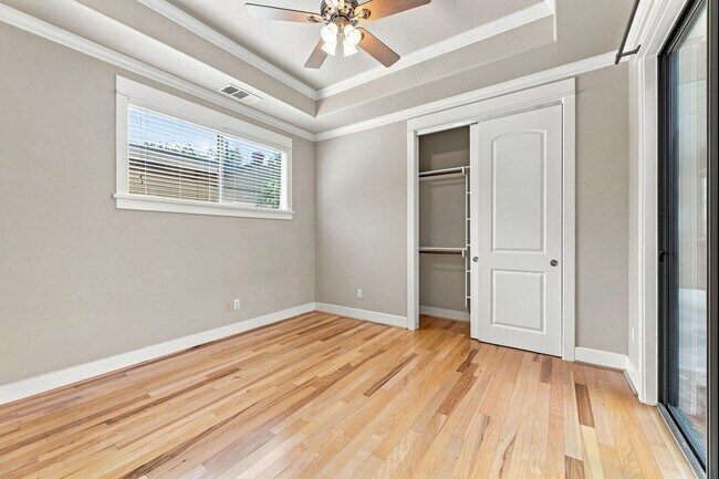 Building Photo - 304 Zennia St