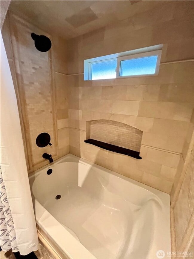 Building Photo - 4bd/1.75ba Renton Home