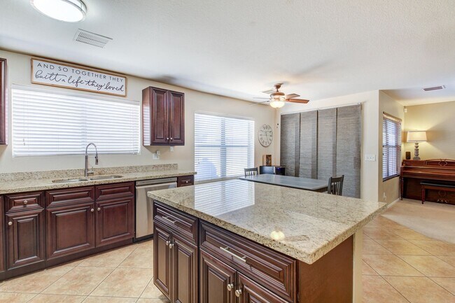 Building Photo - Fantastic Chandler Home!