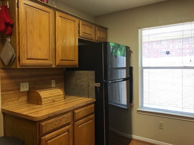 Building Photo - 4747 Backenberry Dr
