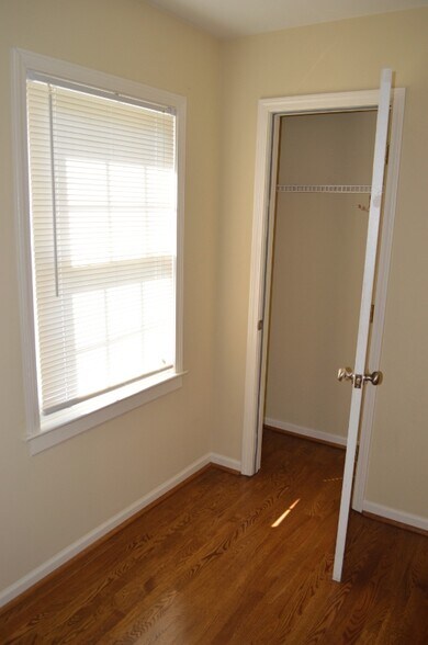 Building Photo - 716 S 14th St