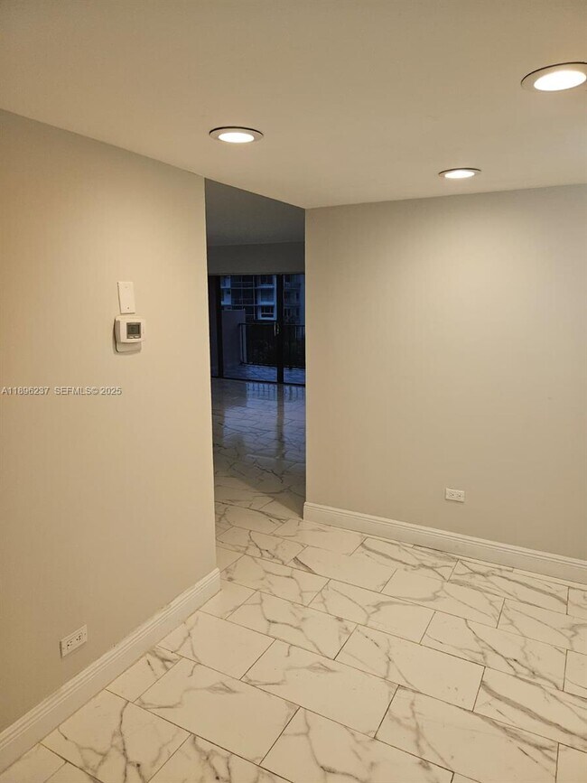 Building Photo - 1800 NE 114th St