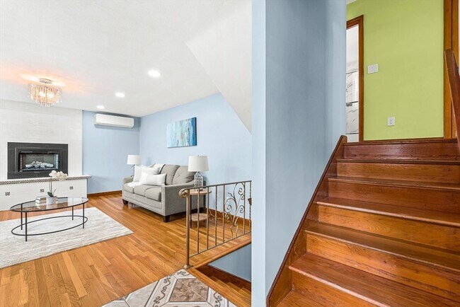 Building Photo - 35 Fells Ave Terrace