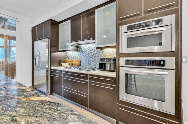 Building Photo - 8925 W Flamingo Rd