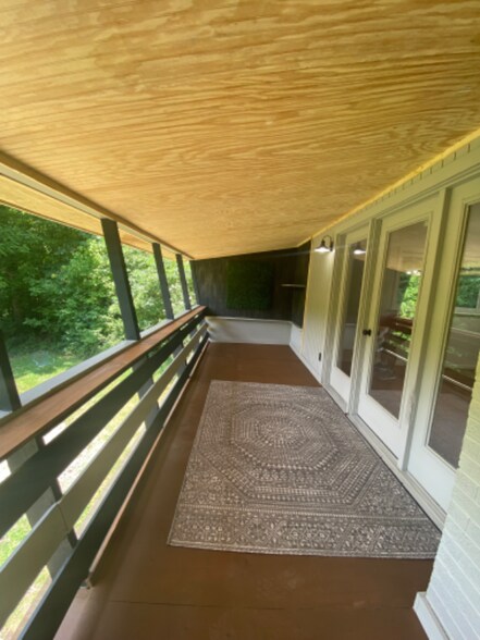 Building Photo - 115 Longwood Rd