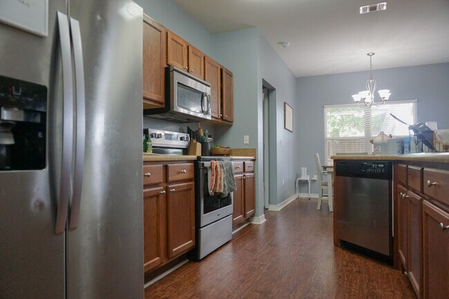 Building Photo - 212 Ladue Ave