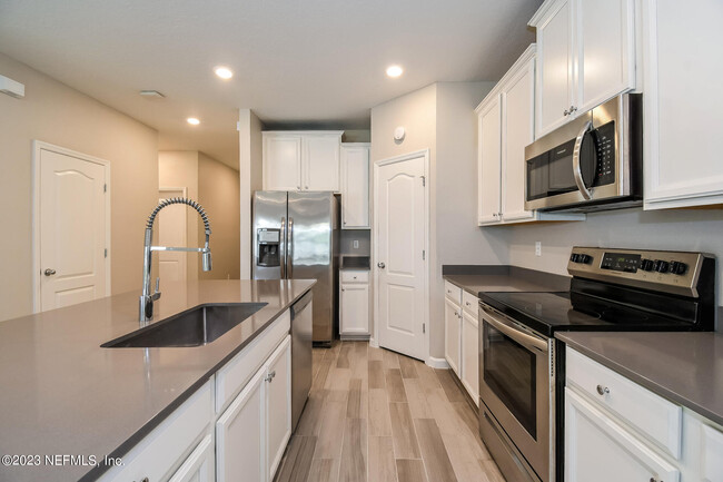 Building Photo - 6918 Oden Creek Ct