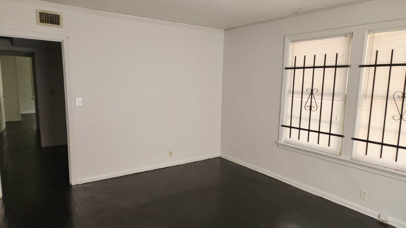 Building Photo - 519 W 23rd St