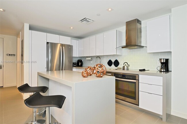 Building Photo - 1600 NE 1st Ave