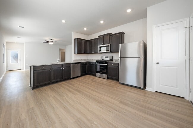 Building Photo - 15479 Maple Ter Dr