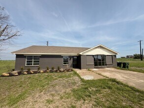 Building Photo - 905 FM 902