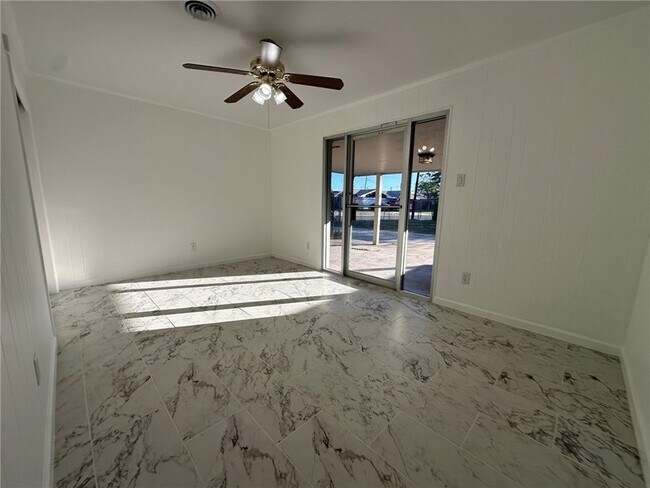 Building Photo - 136 Daniel Moore Ave