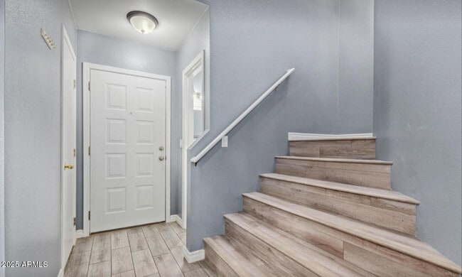 Building Photo - 280 S Elizabeth Way