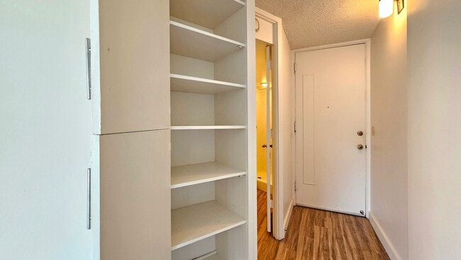 Building Photo - Holiday Village - renovated studio with on...