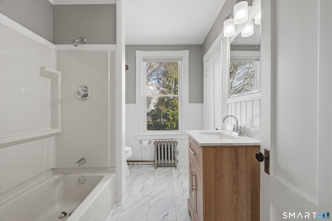 Building Photo - 43 Dunham St