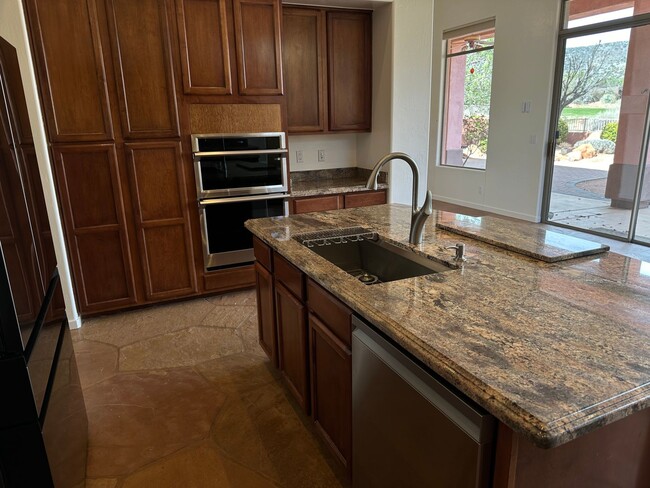 Building Photo - HOUSE - SEDONA - 4 BEDROOM HOME
