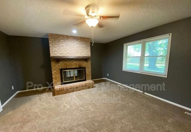 Building Photo - 5615 S Farm Rd 163