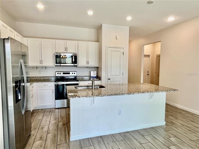 Building Photo - 421 Disa Dr