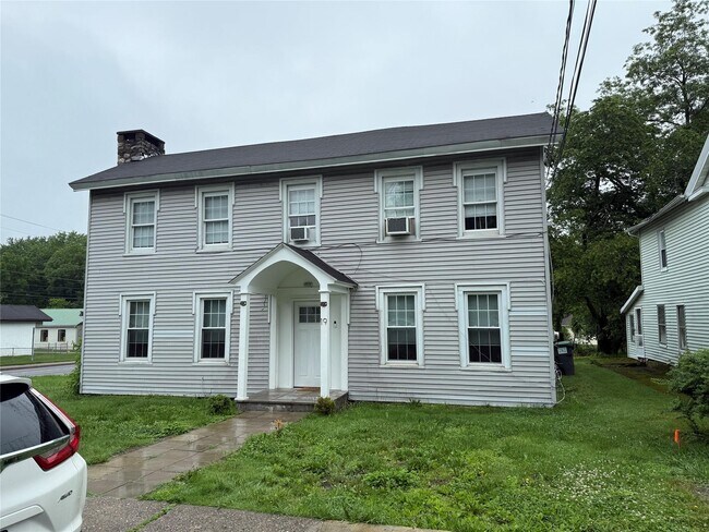 Primary Photo - 19 Broadhead St