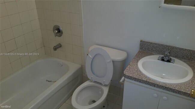 Building Photo - 4 br, 2 bath House - 13950 NE 2nd Ave # 1A 0