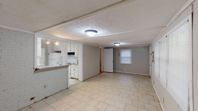 Building Photo - Wonderful 3/1 Forest Hills in Montgomery!
