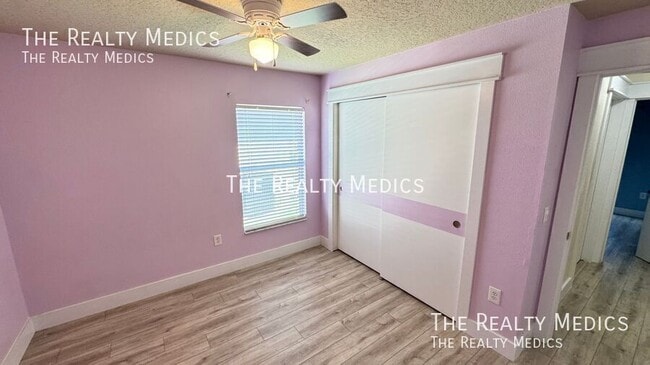 Building Photo - 1040 Elderberry Dr