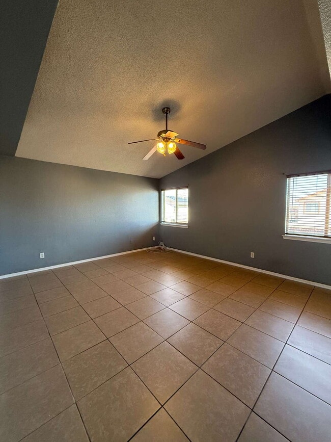 Building Photo - 14157 Tierra Delfin Dr