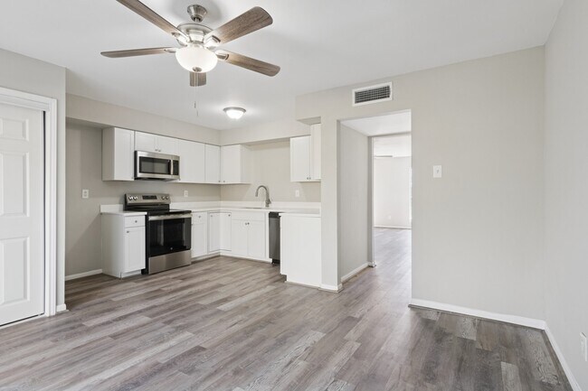 Building Photo - 9114 Kempwood Dr