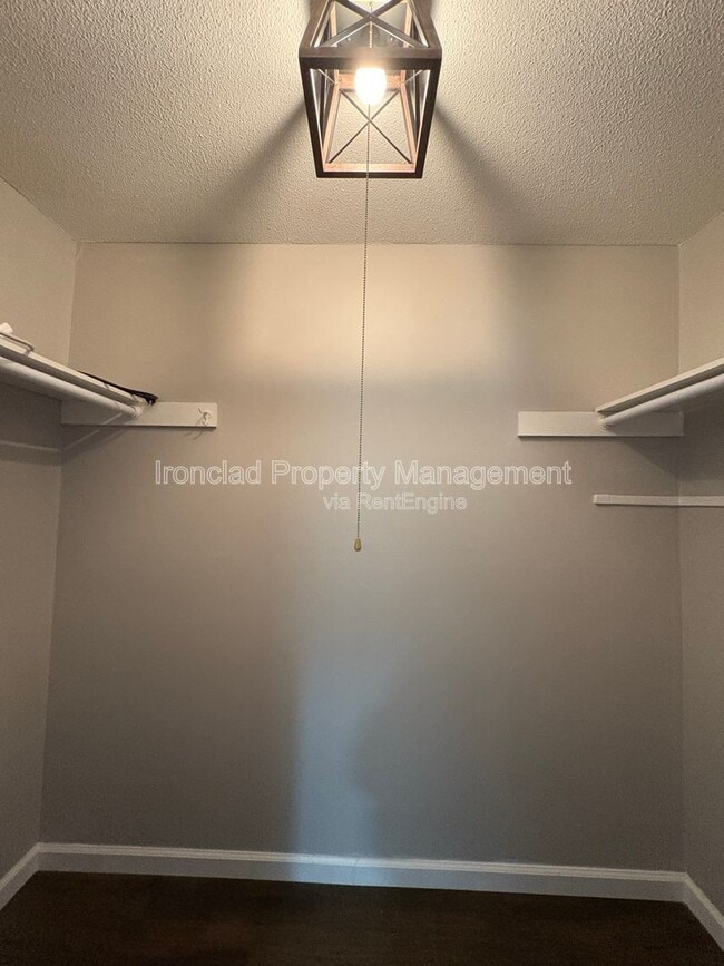 Building Photo - 818 Pine St