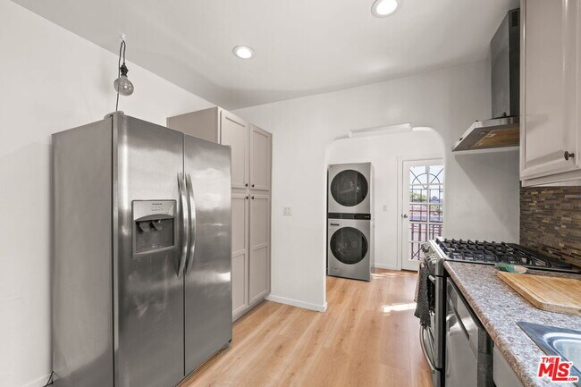 Building Photo - 1556 S Ogden Dr