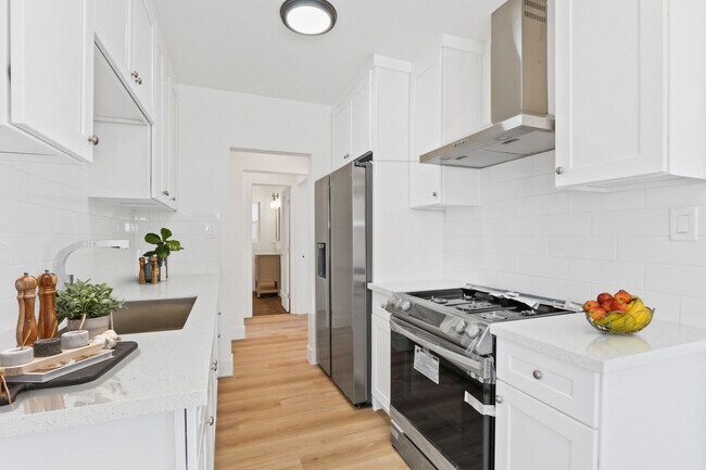 Building Photo - 152 S Alvarado St