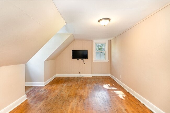 Building Photo - Green Hills Apartment for Rent!