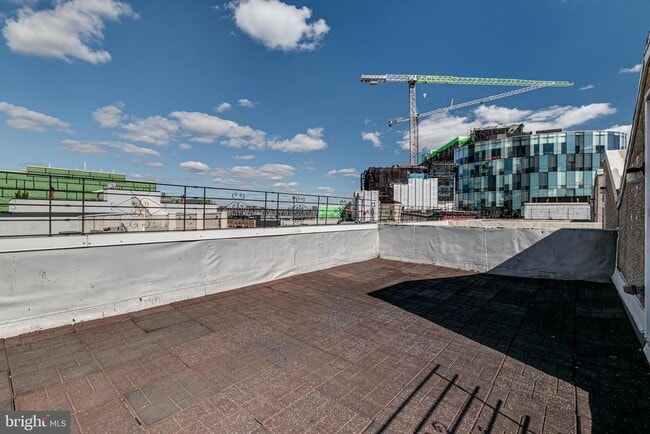 Building Photo - 228 W George St