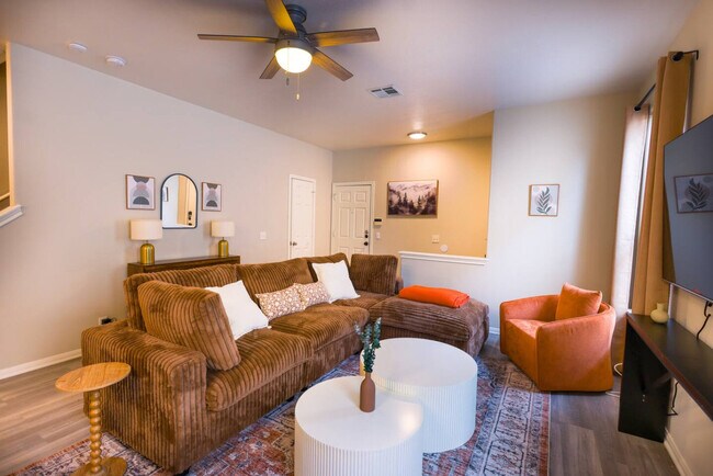 Building Photo - 2418 Allred Dr