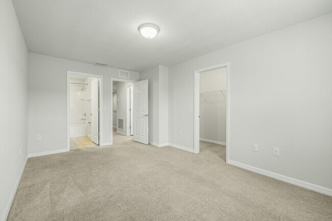 Building Photo - 9210 Hillcroft Dr
