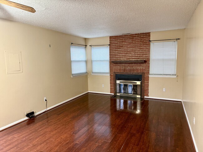 Building Photo - 845 Crashaw St