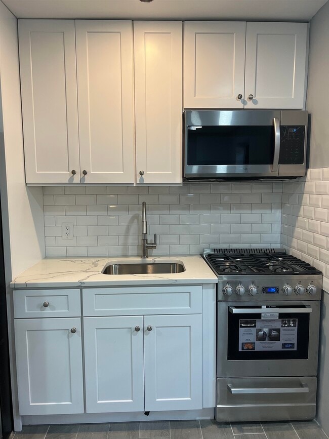 Building Photo - 165 Vroom St