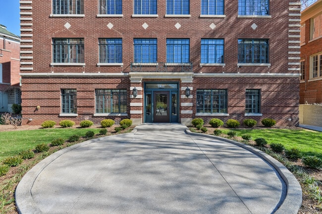 Building Photo - 1411 Willow Ave