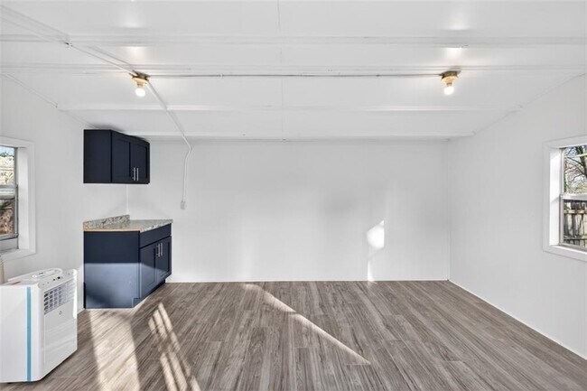 Building Photo - 240 E 5th Ave