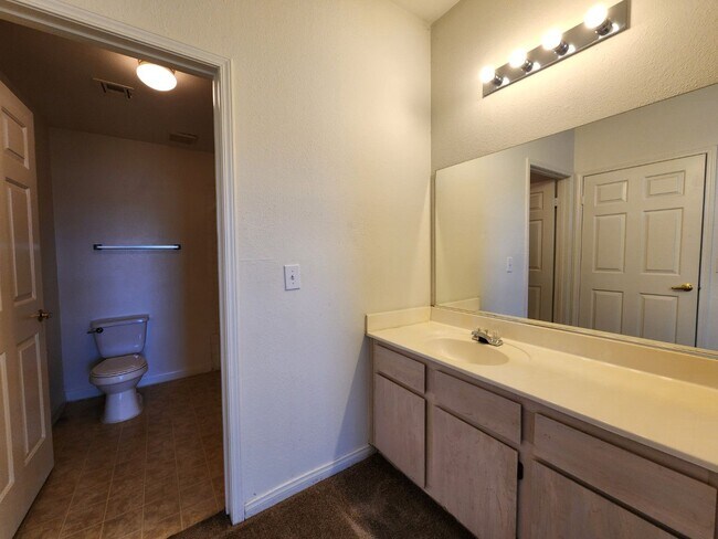 Building Photo - 231 W Horizon Ridge Pkwy