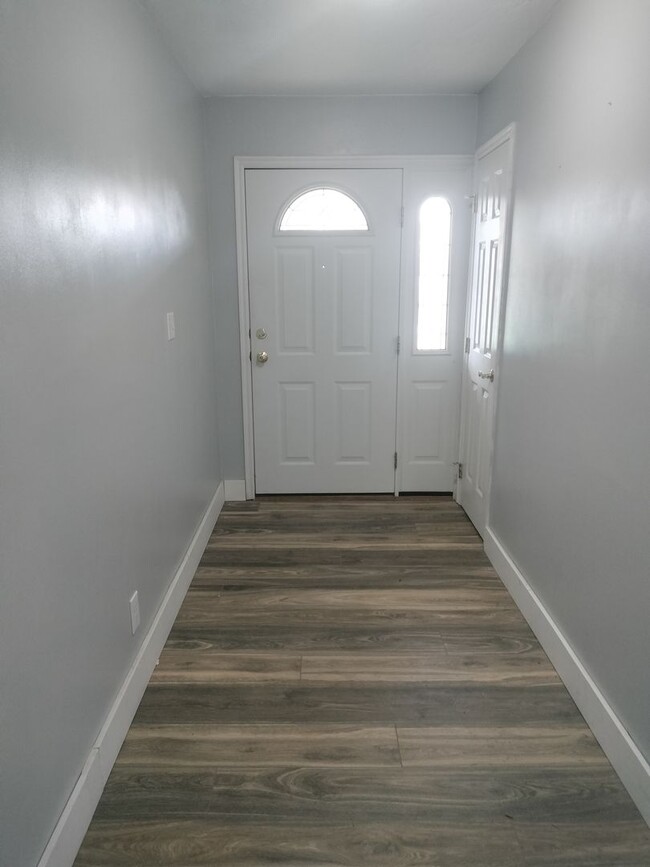 Building Photo - D323AB