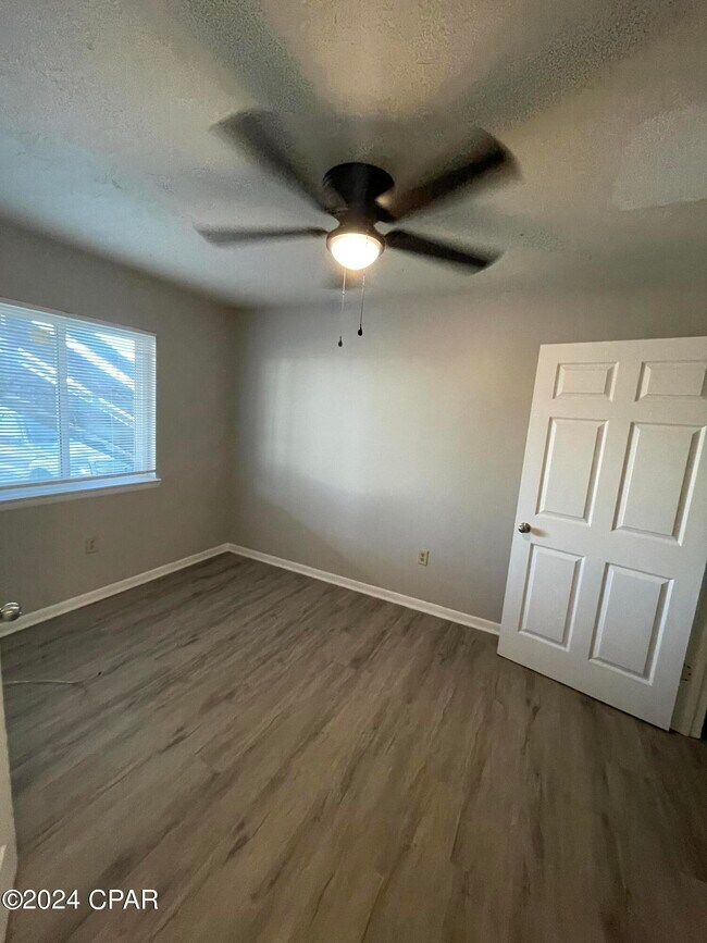 Building Photo - 5505 Sun Harbor Rd