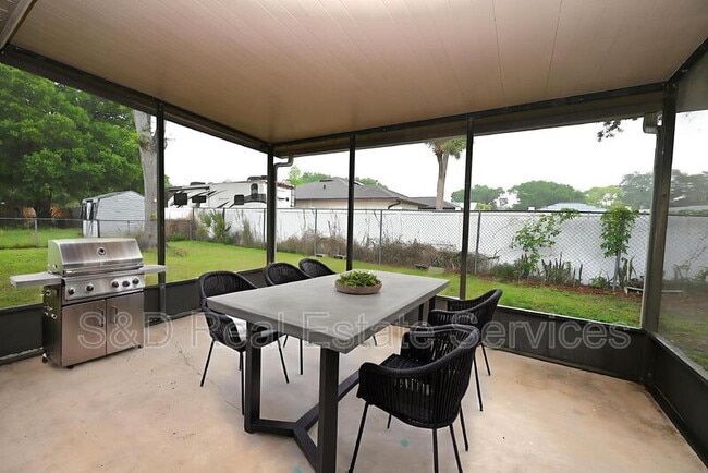 Building Photo - 1018 Sunshine Way SW